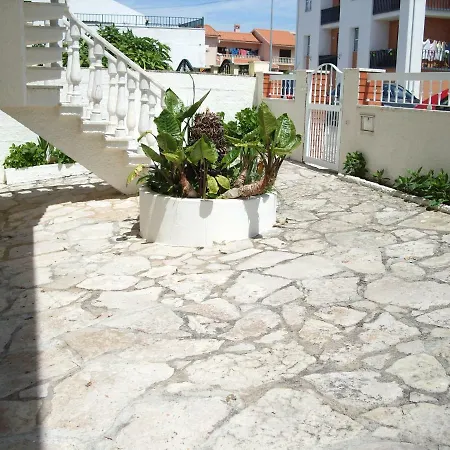Casa Ana Almeida *